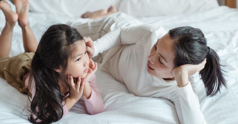 Read more about the article Porque é que NÃO adianta CONVERSAR com a criança quando ela se porta “mal”?